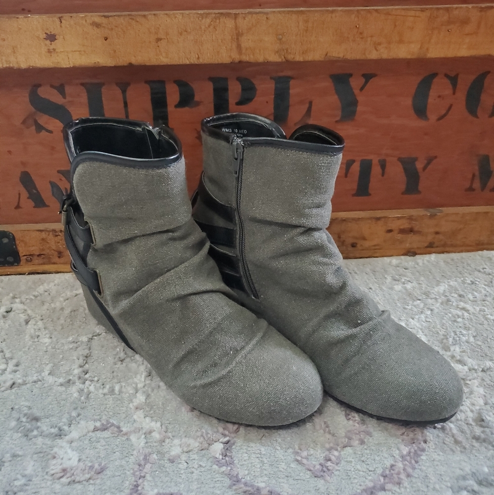 Ruffled Wedge Booties